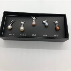 Avon genuine pearl pendant gift set